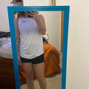 white work out tank top